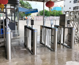 深圳工廠大門口室外擺閘機案例