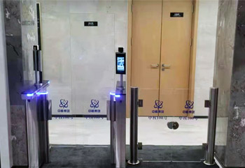 人臉識別系統速通門多少錢一臺?