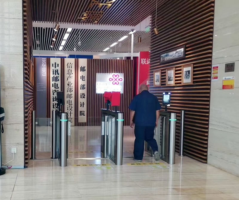 速通門和擺閘的區別在于機芯和電機不同