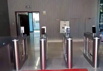 什么是人行翼閘？人行通道翼閘的寬度是多少？