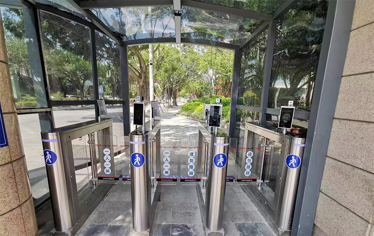 小區門禁擺閘人臉識別系統解決方案